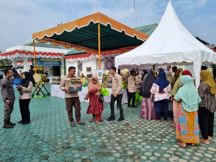 Kupon Seharga Rp130 Ribu Dapat Paket Sembako Senilai Rp 250 di Pasar Murah Ramadan Kejari Labusel