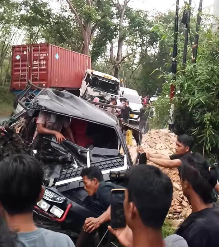 Tabrakan Beruntun di Jalinsum Tebingtinggi - Pematangsiantar, Satu Meninggal Dunia