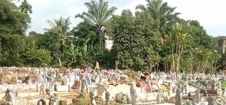 Umat Muslim di Kecamatan Bandar Simalungun Ramai Berziarah Jelang Ramadan
