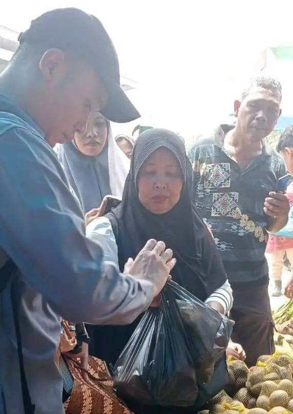 Nurhanifah Siregar Terharu Buah Salaknya Dibeli Presiden