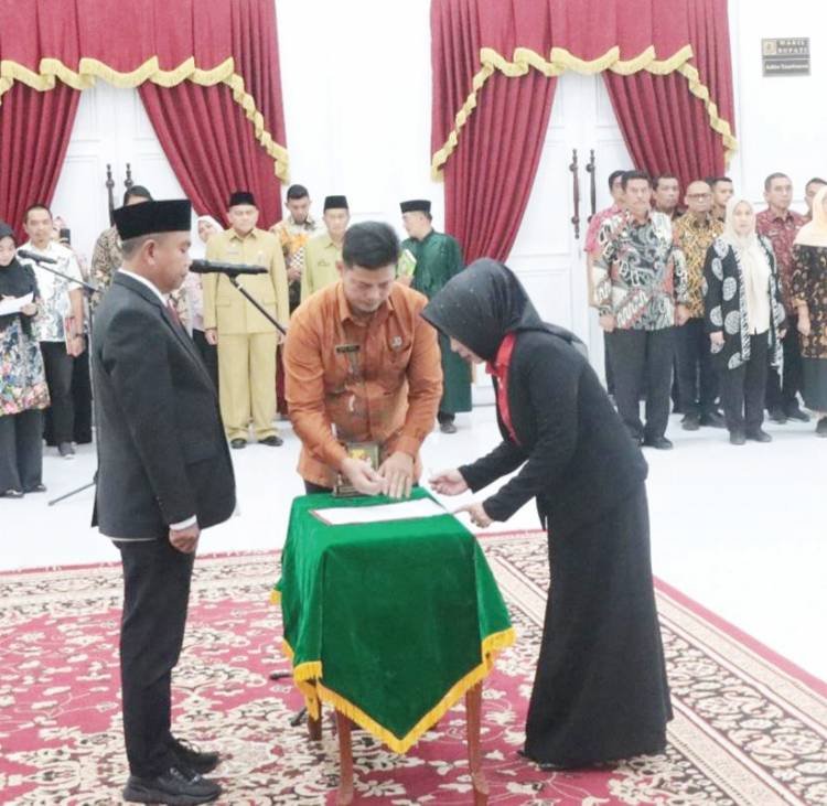 Bupati Sergai Lantik Rusmiani Purba Sebagai Pj Sekdakab