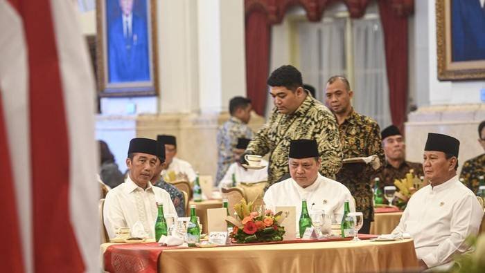 Jokowi Gelar Bukber Kabinet di Istana, Duduk Semeja dengan Prabowo