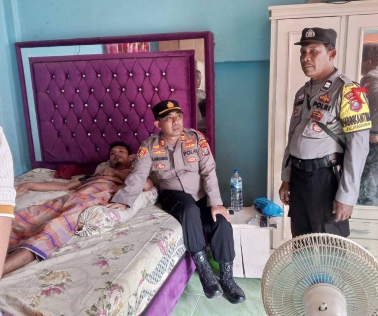 Kapolsek Perbaungan Besuk dan Beri Bantuan ke Korban Penganiayaan