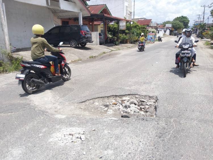 Jalan Dewi Sartika Rantauprapat Terancam Putus