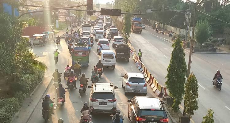 Kenderaan “Merayap” di Simpang Kayu Besar Tanjungmorawa