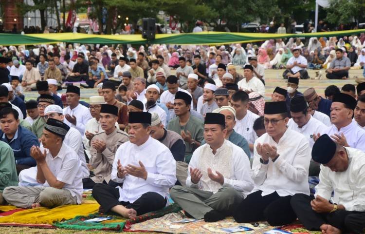 Ribuan Umat Islam Salat Idulfitri di Lapangan T Raja Muda Lubukpakam