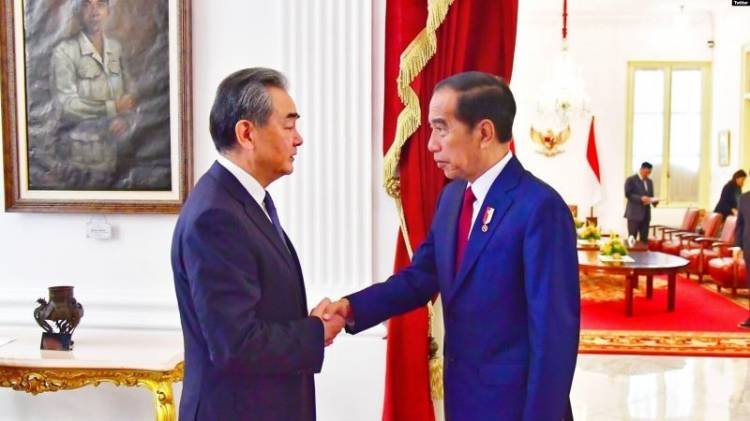 Bertemu Menlu China, Jokowi Bahas Kerja Sama IKN hingga Kereta Cepat