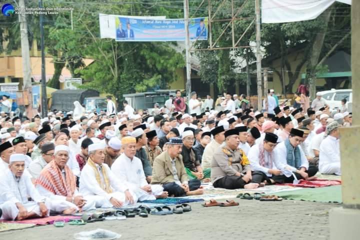 Pj Bupati Palas Sholat Ied 1445 H Bersama Masyarakat Barumun