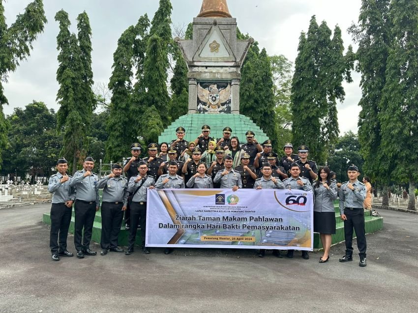 Jajaran Lapas Labuhanruku Ziarah ke Makam Pahlawan