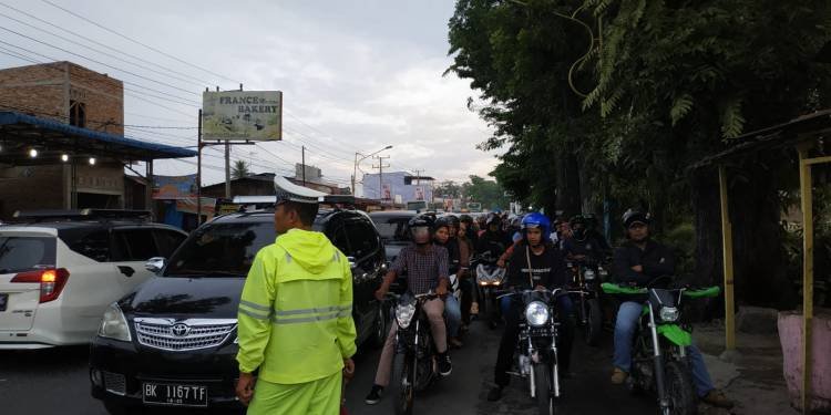 Urai Kemacetan di Jalan Parapat Simpang Dua, Ini yang Dilakukan SatLantas Polres Pematangsiantar