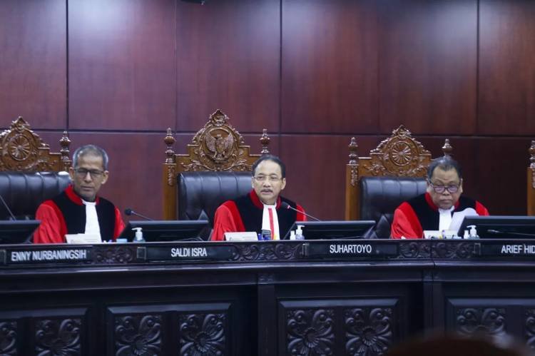 Ketua MK Tegur Bawaslu di Sidang Sengketa Pilpres: Itu Tidur Pak Ketua?
