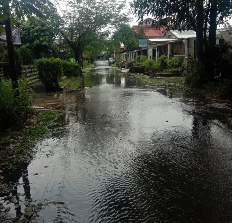 Lagi Jalan Cempaka I Komplek Pemda TK I Tuntungan Banjir