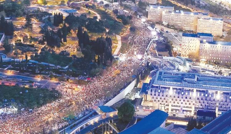 Puluhan Ribu Warga Israel Demo di Yerusalem