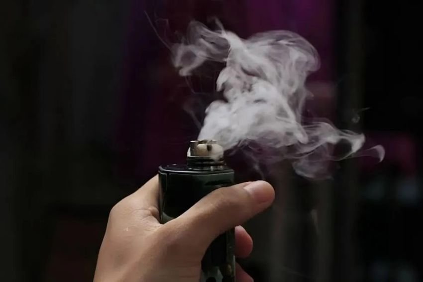 Risiko Penggunaan Rokok Elektrik Serupa Rokok Konvensional