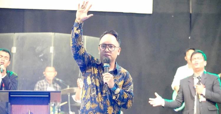 Ps Ferry Soemuruk Gerakkan Ratusan Gen-Z Berkidung Religi