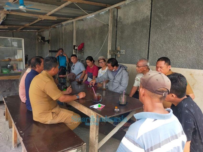 Terdampak Banjir, Warga Datangi Proyek Berastagi Supermarket di Jalan Cemara
