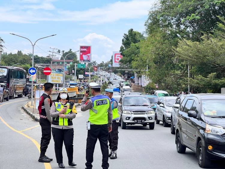 H+1 Lebaran, Arus Lalin Ramai dan Lancar di Jalan Medan Pematangsiantar