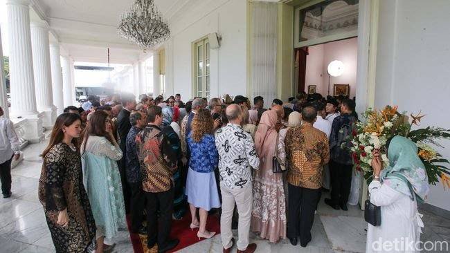 Istana akan Evaluasi Usai Ricuh Warga saat Antre Open House Jokowi