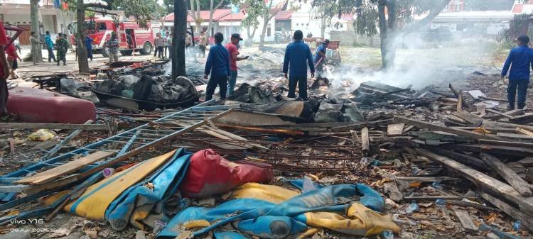 Gudang Barang Bekas di Parbaba Samosir Terbakar