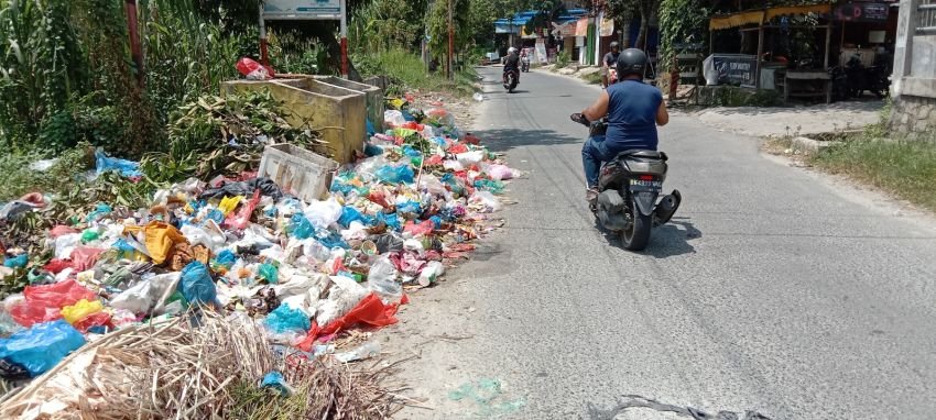 Sampah Sering Meluber ke Badan Jalan Sumber Jaya Pematangsiantar