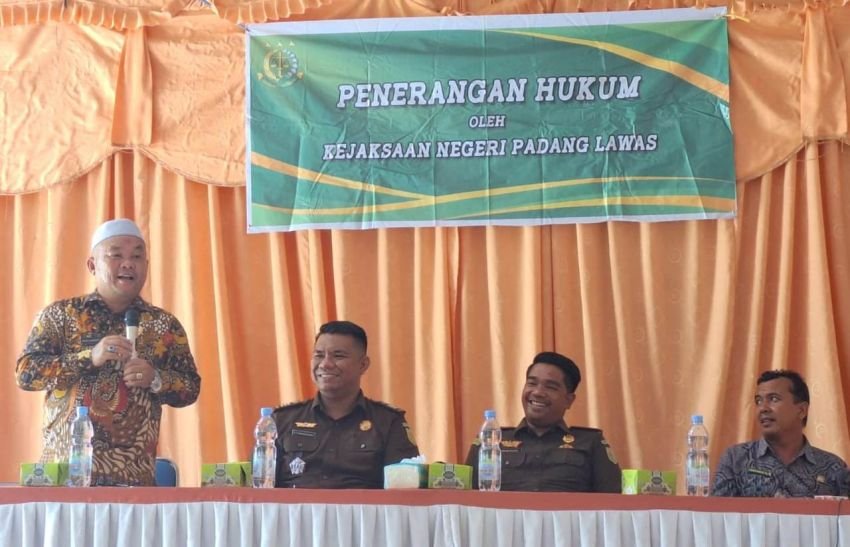Jaksa Gelar Penerangan Hukum Bagi Kepala SMA dan SMK se Palas