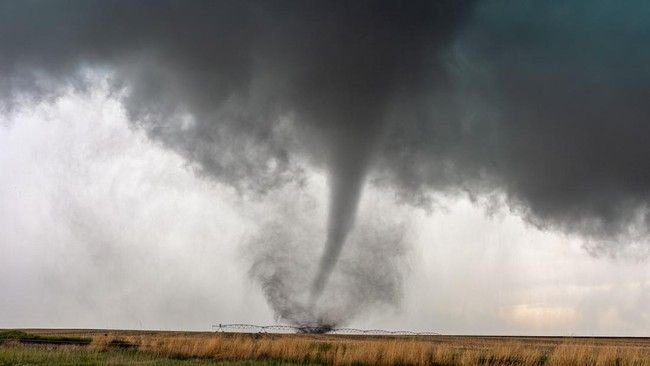 Tornado dan Badai Tewaskan 21 Orang di AS