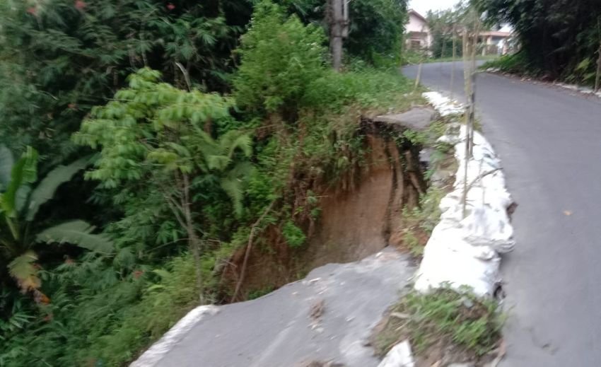 Ruas Jalan Provinsi di Bahbiru Simalungun Terancam Putus