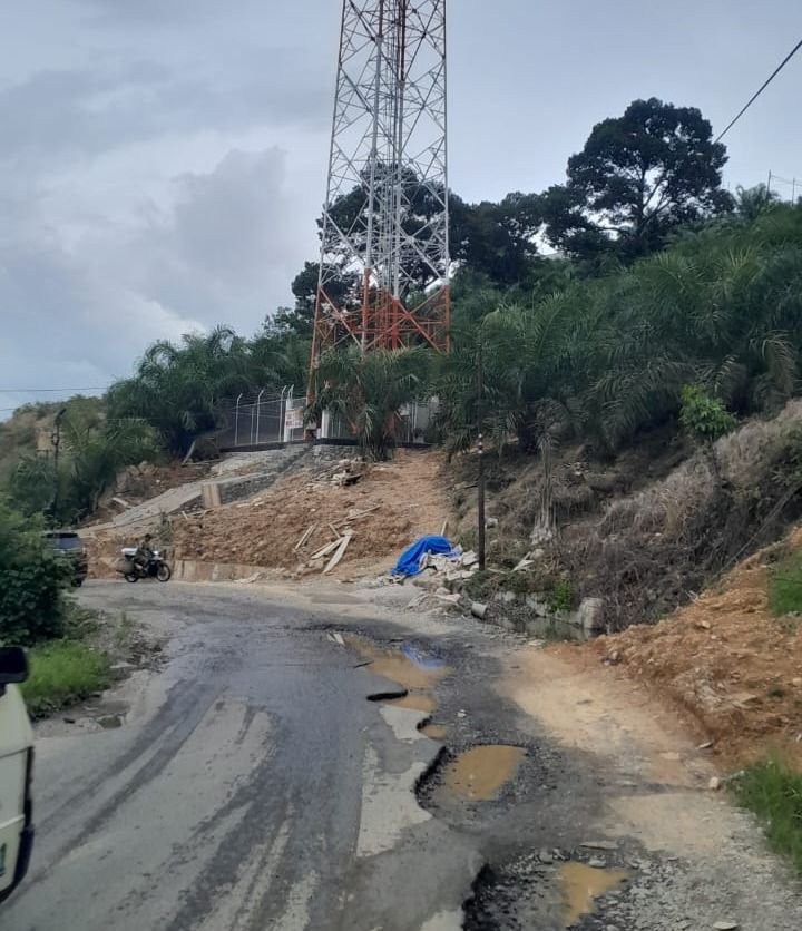 Jalan Nasional di Bawah Pekerjaan Proyek Pembangunan Tower di Sorkam Tapteng Rusak Parah