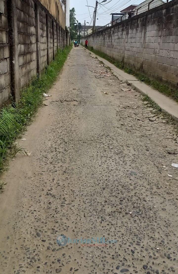 Warga Minta Pemko Medan Perbaiki Jalan Cempaka XI B Medan Selayang