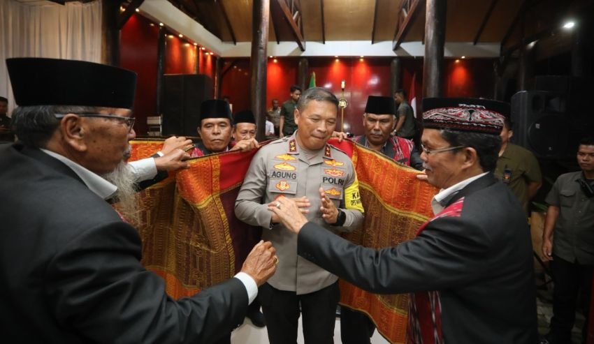 Silaturahmi Bersama Tokoh Masyarakat Taput, Kapolda Sumut : Polisi Menguatkan Sendi Kehidupan