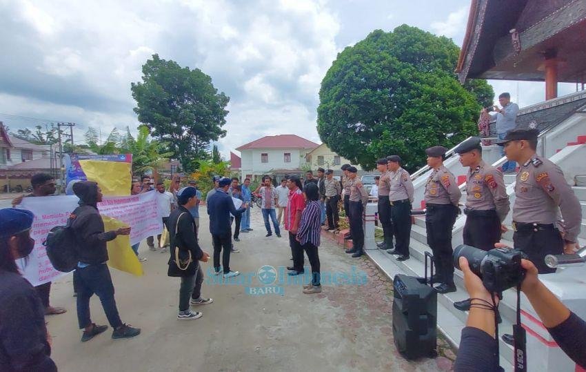 Massa Mahasiswa Demo Tuntut Bupati Pecat Pejabat Pelaku Asusila