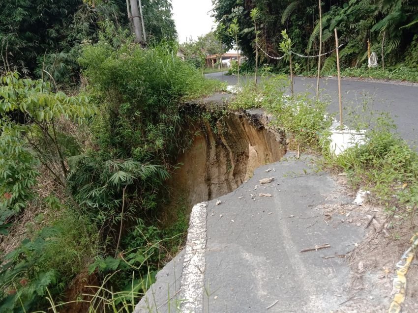 Hampir Setahun Longsor, Jalan Provinsi di Bahbiru Simalungun Tak Kunjung Diperbaiki