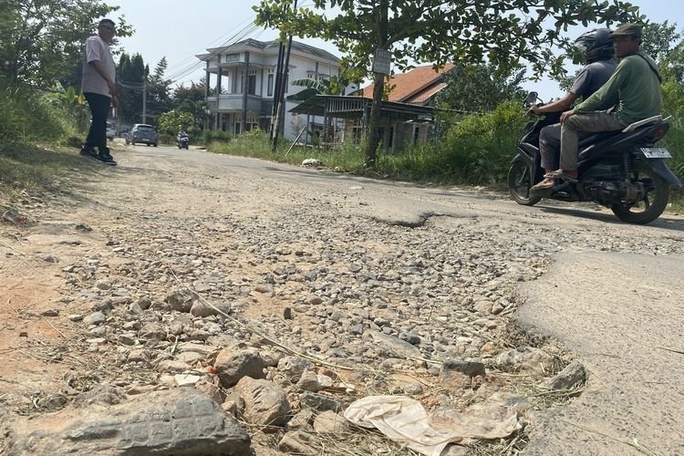 Lobang di Jalan Luku Tak Kunjung Diperbaiki, Masyarakat Mengeluh