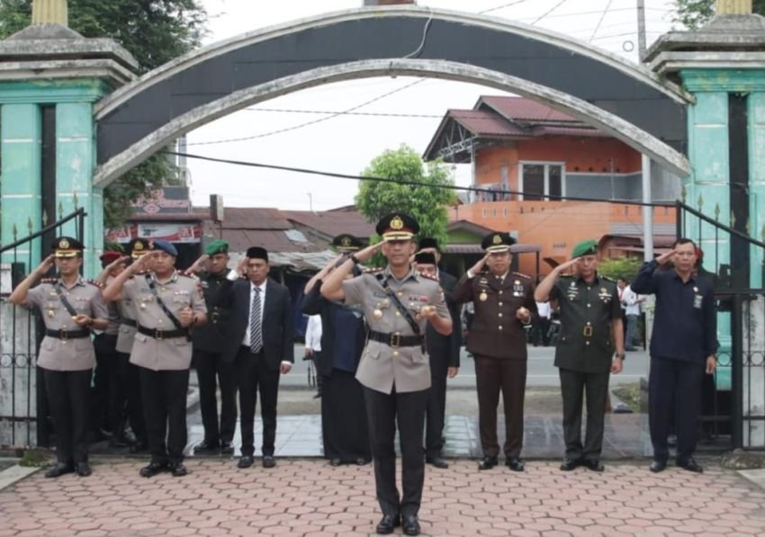 Kapolres Sergai dan Jajaran Ziarah ke Taman Makam Bahagia Tebingtinggi