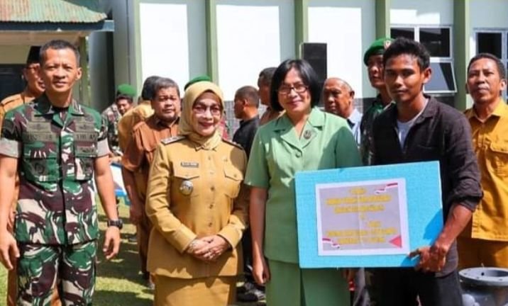 Plt Bupati dan Dandim 0209/LB Serahkan Bantuan Alsintan Kementan untuk Kelompok Tani