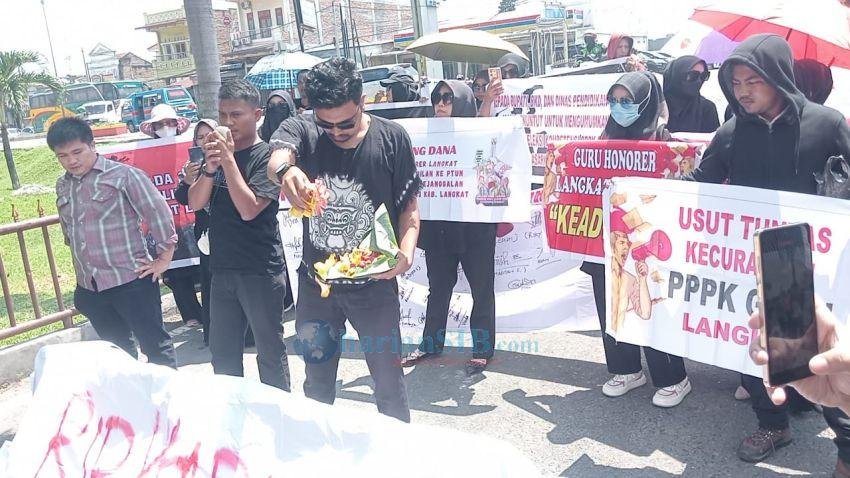 Puluhan Guru Honorer Aksi, Tuntut Penyelesaian Kasus Seleksi PPPK Kabupaten Langkat