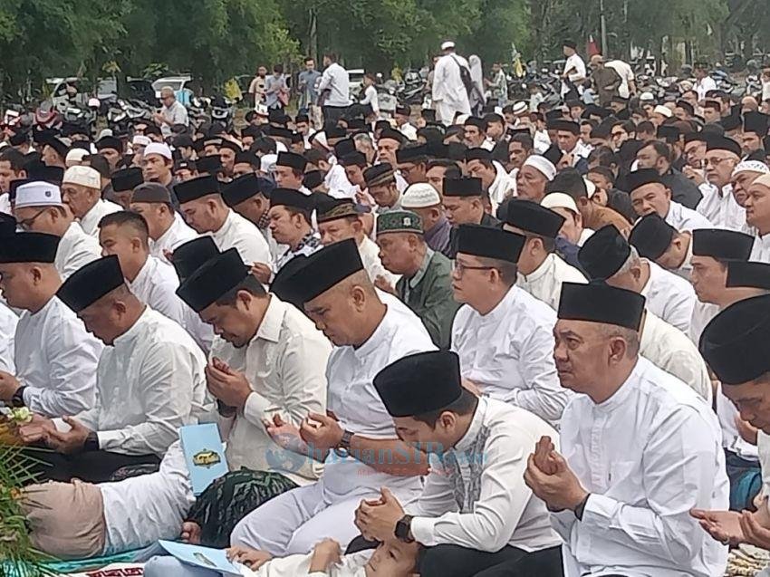 Wali Kota Bobby Nasution Salat Idul Adha 1445 H Bersama Masyarakat Kota Medan