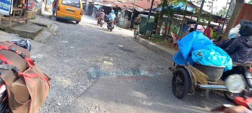 Badan Jalan Simpang Kwala Lama Rusak, Tak Kunjung Diperbaiki