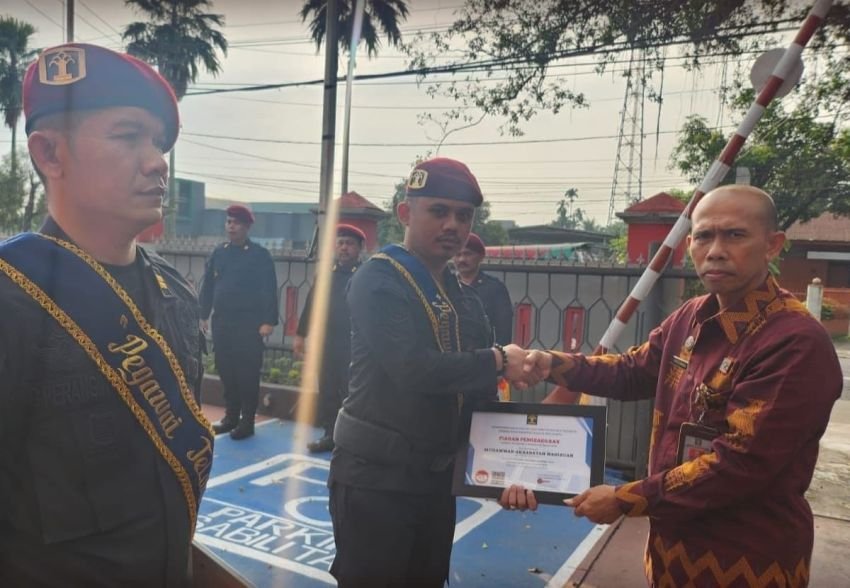 Lapas Pancurbatu Berikan Reward Pegawai Teladan Triwulan II