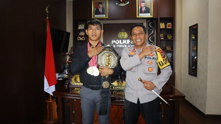 Kapolres Pematangsiantar Terima Atlet One Pride MMA Ronal Siahaan