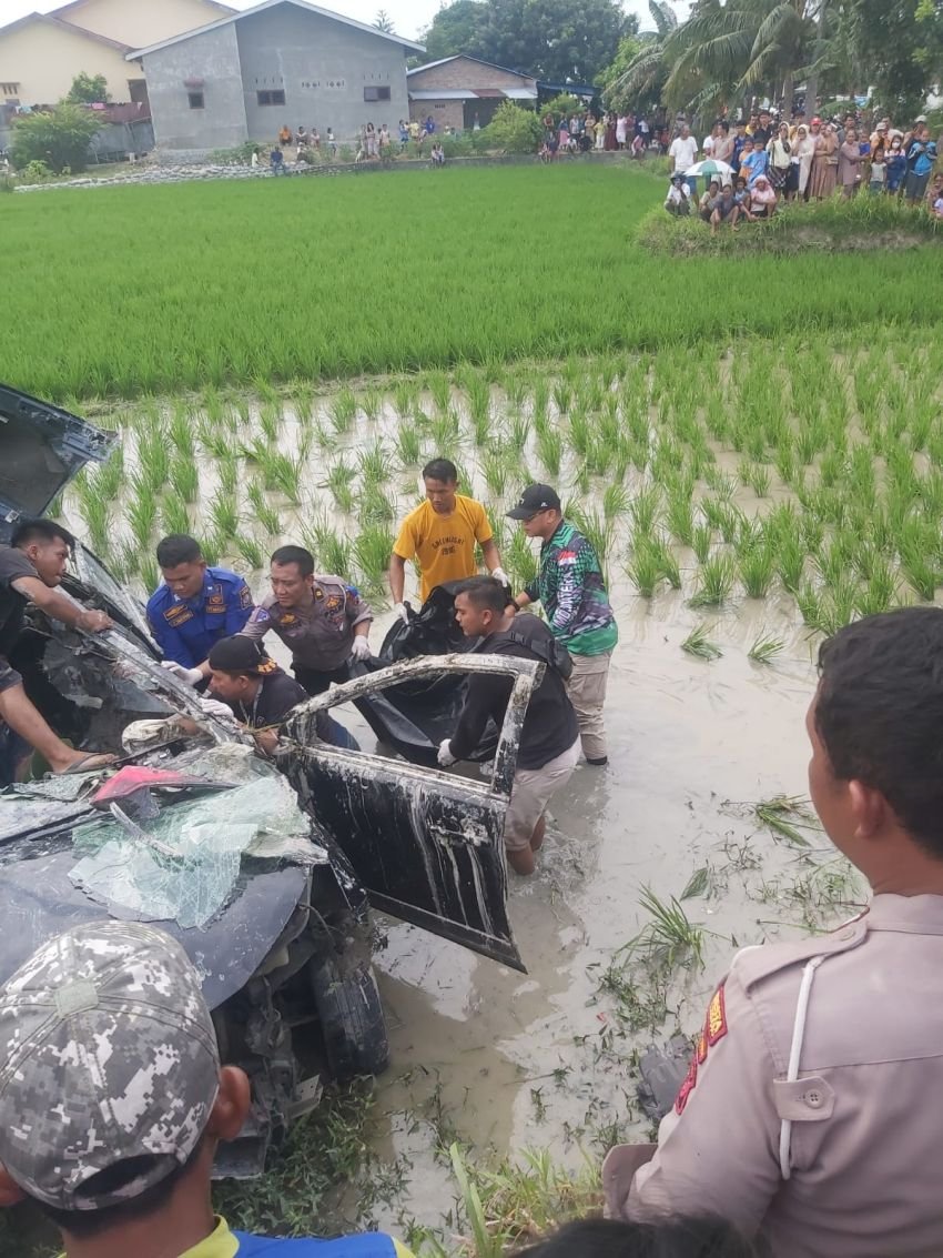 Mobil Manullang Ditabrak Kereta Api di Deliserdang, 6 Tewas 1 Luka