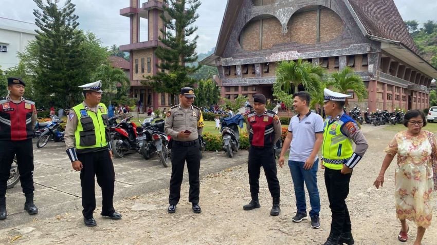 Polres Tapteng Tingkatkan Pengamanan Gereja, Cegah Gangguan Kamtibmas