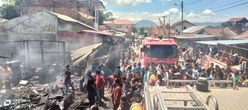 Dua Rumah Ludes Terbakar di Desa Suka Karo, Kerugian Rp500 Juta