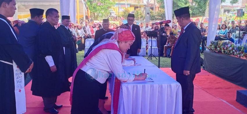Bupati Simalungun Serahkan 1.175 SK P3K di Lapangan SD Plus Tigabalata