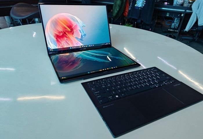 Asus Zenbook Duo UX8406: Laptop Masa Depan dengan Dua Layar Canggih