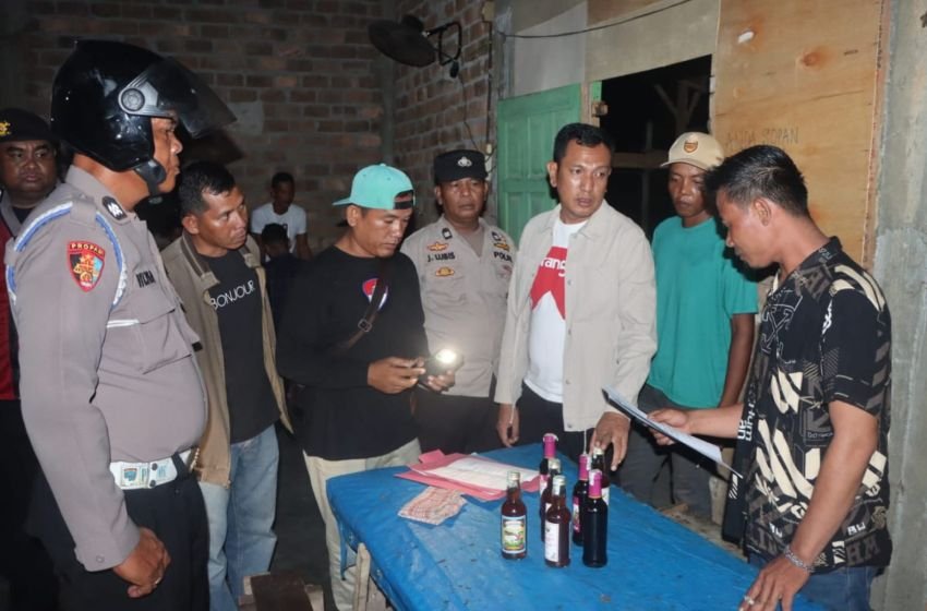 Gelar Ops Pekat, Tim Gabungan Polres Sergai dan Polsek Tanjungberingin Sita Minuman Keras dari Warung Tuak