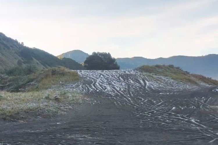 Suhu Dingin Bromo Meningkat, Waspada Embun Upas !