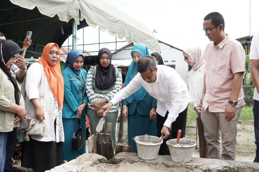 Pj Wali Kota Letakan Batu Pertama Pembangunan RTLH Bantuan Pemprov Sumut di Tebingtinggi