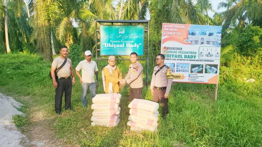 Polsek STR Tanjungbalai Bantu Pembangunan Pondok Pesantren