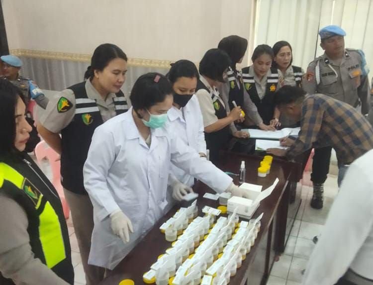 Antisipasi Penyalahgunaan Narkoba, 100 Personel Polres Binjai di Tes Urine Mendadak